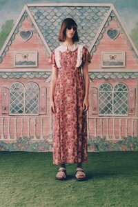 00004-ANNA-SUI-SPRING-21-RTW-Credit-Jackie-Kursel.thumb.jpg.ef67514a62bd97432da4e05b7cc49e7b.jpg