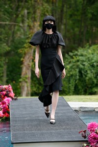 00004-Christian-Siriano-Spring-21-RTW.thumb.jpg.2e7b857ce1a5507834eba8dde37e8ddf.jpg