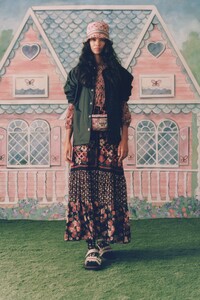 00005-ANNA-SUI-SPRING-21-RTW-Credit-Jackie-Kursel.thumb.jpg.42403ffb89ff44d5f6aefc240412dd8f.jpg