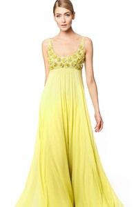 00006-Jenny-Packham-RTW-Spring-21.thumb.jpg.53df3a978d75142ade71aebe3c106603.jpg