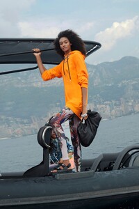 00006-Philipp-Plein-Spring-21-RTW.thumb.jpg.13ec910a93189c8be6decf046e7f3371.jpg