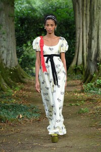 00007-ERDEM-SPRING-21-RTW.thumb.jpg.b0ba9c70cdce143371444ed0debe1949.jpg