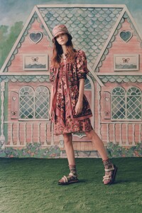 00008-ANNA-SUI-SPRING-21-RTW-Credit-Jackie-Kursel.thumb.jpg.f7bc3880d14ba847d0b3568c1be8c84d.jpg