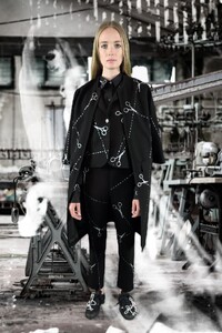 00008-Libertine-RTW-NY-Spring-21.thumb.jpg.84d0572f57b532e38a45fd5eeba84341.jpg
