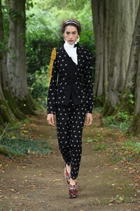 00009-ERDEM-SPRING-21-RTW.thumb.jpg.28de0c4c17fea869d16cac79554fec9f.jpg