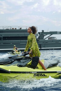 00010-Philipp-Plein-Spring-21-RTW.thumb.jpg.e1645cb7c572295b3fa393e9e468aff3.jpg