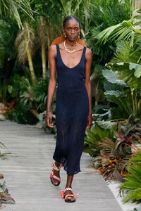 00010-jason-wu-spring-21-rtw-credit-Dan-Lecca.thumb.jpg.a75b5db83f99d07e44f7dee5c54970a0.jpg