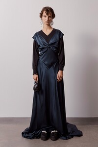 00011-Simone-Rocha-RTW-Spring-2021-credit-Andrew-Nuding.thumb.jpg.77dec26f6142efcff5ae1737f9662544.jpg