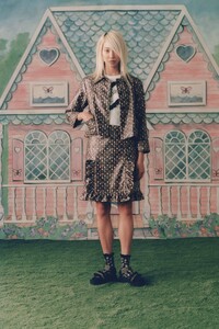 00012-ANNA-SUI-SPRING-21-RTW-Credit-Jackie-Kursel.thumb.jpg.fb9b5781adf861d14c4e7ffe7051985c.jpg