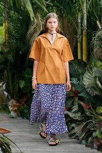 00013-jason-wu-spring-21-rtw-credit-Dan-Lecca.thumb.jpg.d9d0d825b30f7afbd477e04b6d8ea2b3.jpg