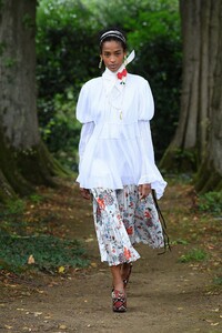 00015-ERDEM-SPRING-21-RTW.thumb.jpg.0f95f2016a2bfe43ba725a184e791d54.jpg