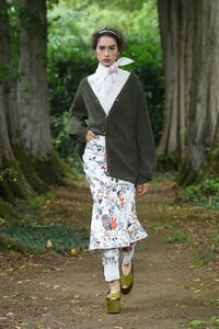 00016-ERDEM-SPRING-21-RTW.thumb.jpg.972bdb7cd24008aa0b64edcc79dff145.jpg