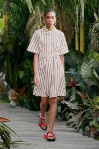 00016-jason-wu-spring-21-rtw-credit-Dan-Lecca.thumb.jpg.5cdf1980652e2f9213313ca364ebfa6e.jpg