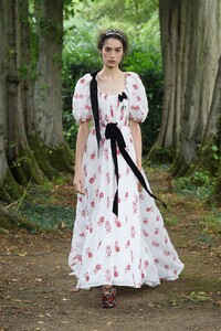 00019-ERDEM-SPRING-21-RTW.thumb.jpg.cf31bb90121fa61881cb1473bd72817f.jpg