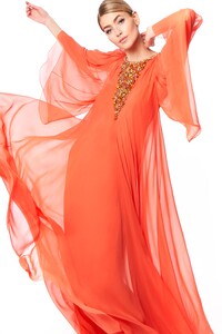 00019-Jenny-Packham-RTW-Spring-21.thumb.jpg.f003ccbfb8af6f6fa876573dbfd0f5d6.jpg