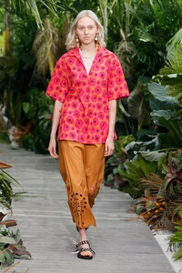 00020-jason-wu-spring-21-rtw-credit-Dan-Lecca.thumb.jpg.9185b07940ff63e17547b9840b3ab1de.jpg