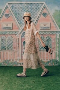00021-ANNA-SUI-SPRING-21-RTW-Credit-Jackie-Kursel.thumb.jpg.24a87131fdd32717d1e55175166300bd.jpg