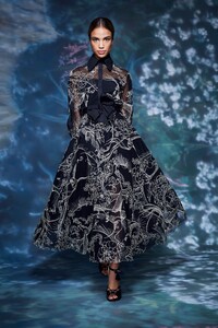 00021-Marchesa-RTW-NY-Spring-21.thumb.jpg.72b716fc77a44b6ad43df3ffe0e796b3.jpg