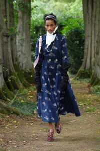 00024-ERDEM-SPRING-21-RTW.thumb.jpg.c91ec3168e9e86d177cc80c63cfbc7e2.jpg