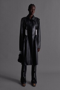 00025-Alyx-RTW-Spring-2021.thumb.jpg.d95854bb784f5c311a2441ac4a40da8d.jpg