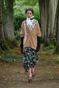 00025-ERDEM-SPRING-21-RTW.thumb.jpg.dab5b1a8f6a8f0a84bdc33f74905a30f.jpg