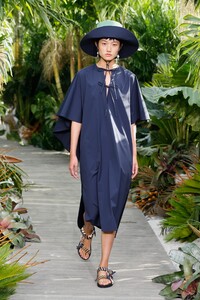 00025-jason-wu-spring-21-rtw-credit-Dan-Lecca.thumb.jpg.d2fd0cd23a8a7a360346a8111a92687c.jpg