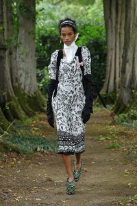 00026-ERDEM-SPRING-21-RTW.thumb.jpg.b0ad750b8bab8b9e2321722e0b8cde82.jpg