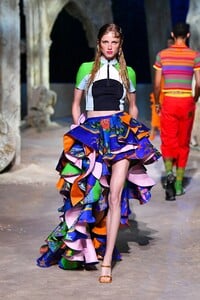 00029-Versace-RTW-SS21.thumb.jpg.7dc8840082386001f0f3175867ef6ea6.jpg