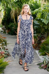 00030-jason-wu-spring-21-rtw-credit-Dan-Lecca.thumb.jpg.f98b4a4c8709d174071f7d83fc36cdb8.jpg