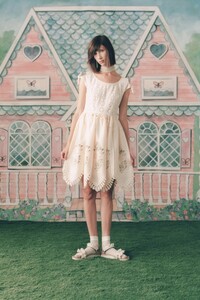 00034-ANNA-SUI-SPRING-21-RTW-Credit-Jackie-Kursel.thumb.jpg.eeab011362023498e5cce2bf96b58556.jpg