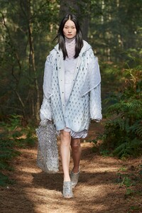 00034-Burberry-RTW-Spring21.thumb.jpg.b1a60e36ae8d5c38293248fb471f26ce.jpg