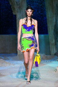 00036-Versace-RTW-SS21.thumb.jpg.caa977bca8db11cb3d129ea4ce9089bb.jpg