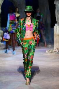 00041-Versace-RTW-SS21.thumb.jpg.f3eea270e8ee1060704c5757a1421415.jpg