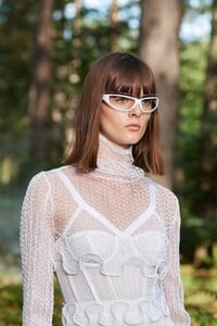 00048-BURBERRY-DETAILS-SPRING-21-RTW.thumb.jpg.4f56c84820e4d6b9c633c7dccb42592c.jpg