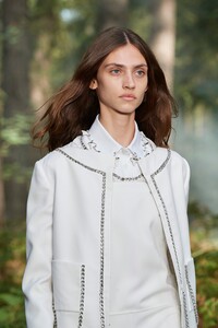 00049-BURBERRY-DETAILS-SPRING-21-RTW.thumb.jpg.6de25f1d10a48ecfa4d3ae529d010657.jpg