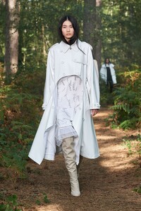 00051-Burberry-RTW-Spring21.thumb.jpg.77c933ca510b49fd78d33f018ee826e1.jpg
