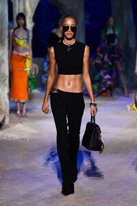 00067-Versace-RTW-SS21.thumb.jpg.8a31da8ab6e75485ad8550c6e078a637.jpg