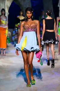 00075-Versace-RTW-SS21.jpg