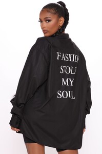 08-19-20_AP_SA_14-37_41_IT1889TUNIC_Black_4274_WG_1414x2121.jpg
