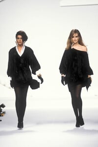 1010751482_ChristianDior1991WomenRTW55.thumb.jpg.f8098840ed4595398ed173d0a92f1d1f.jpg