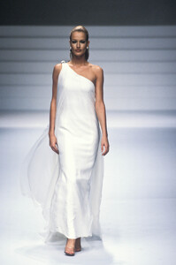 1015891135_ChristianDior1995WomenRTW107.thumb.jpg.fb6e16048ac43b1bdcc89b06f975a782.jpg