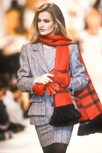 1025994357_Valentino1991WomenRTW18.thumb.jpg.3ab7cdc812c304b4b7acad843b26e989.jpg