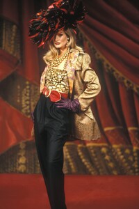 105621216_NinaRicci1991HauteCouture19.thumb.jpg.a75a9fd77ddea2f839cd1a39c480eb93.jpg