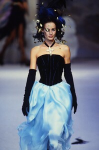 1056983065_chanel-hc-ss-1992(15).thumb.jpg.cb3408357483108fe721b3c325d633a9.jpg