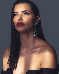 Adriana Lima 2.jpg