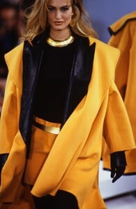 1093623827_donna-karan-fall-1991(6).thumb.jpg.d5892b4c371ba8d93424e47e48dbe04e.jpg