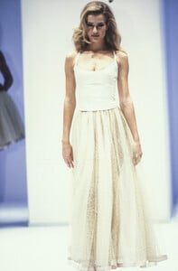 1106839541_SalvatoreFerragamo1992WomenRTW23.thumb.jpg.c8be935aba9113b1af27ba9a97f6d120.jpg