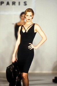 1112722974_HerveLeger1993WomenRTW23.thumb.jpg.ced11f8036b23467cba981d14ac44c22.jpg