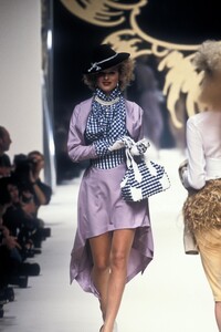 1158678945_VivienneWestwood1995WomenRTW166.thumb.jpg.7e3122f0d0d45fc42729235716b4bc40.jpg