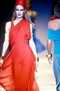 1196834290_Kenzo1992WomenRTW37.thumb.jpg.cd88d5119e47394ce1567d6cb1ffafc9.jpg